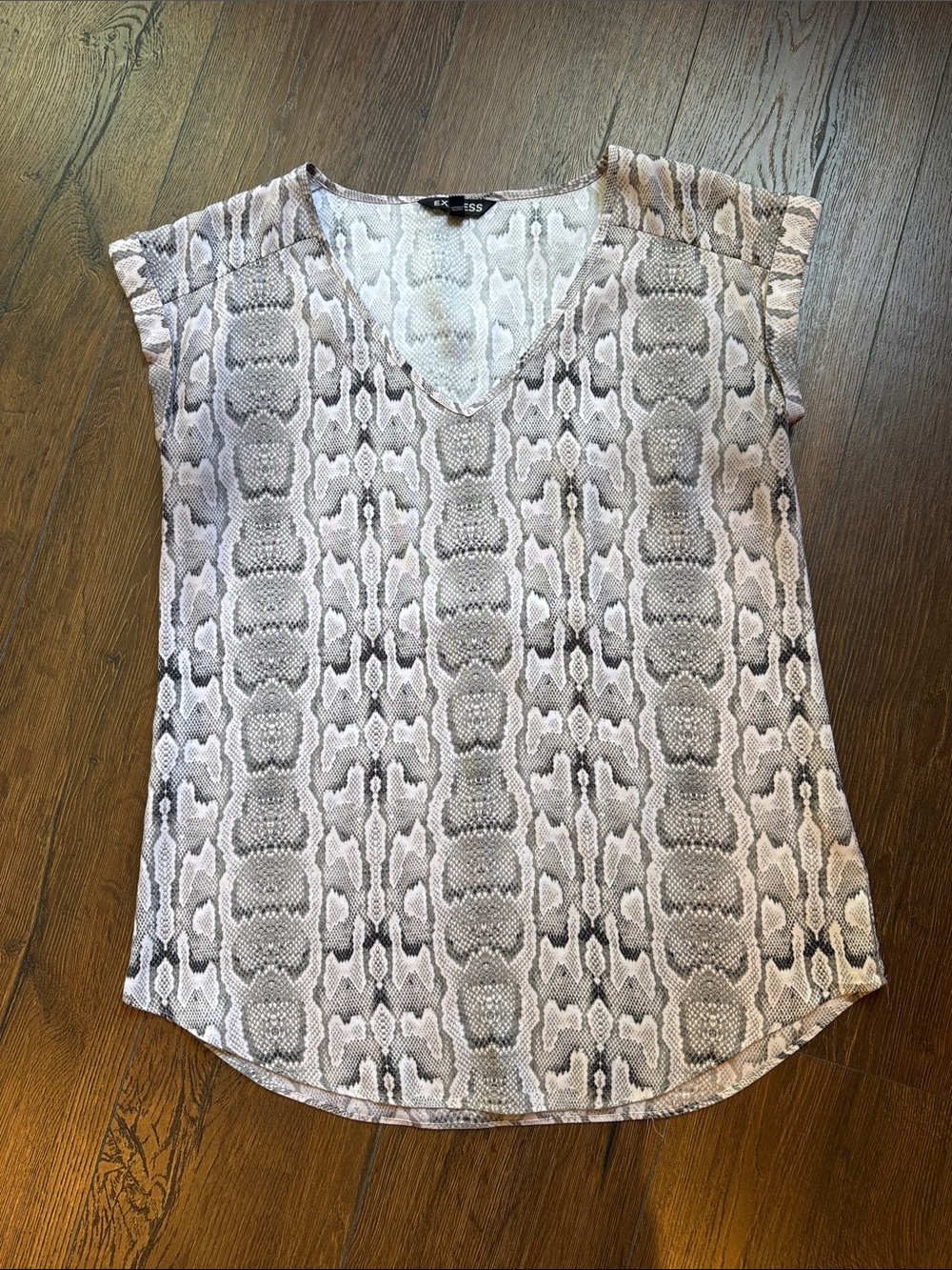 Express Women's Snake Print V-Neck Top - Pink & Gray